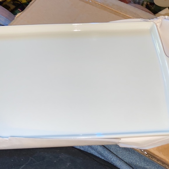 New Sandra two piece porcelain server and bamboo cutting board set - Picture 4 of 10